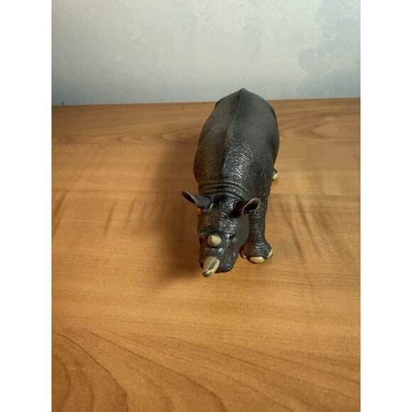 Terra by Battat Rhino Hard Plastic PVC Figurine 5.5" - Picture 2 of 7
